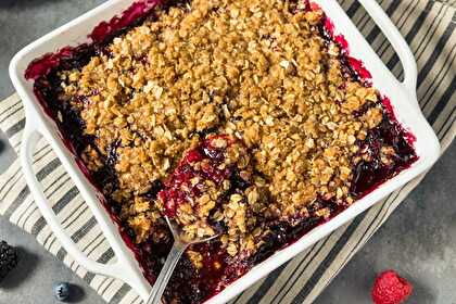 Crumble aux Fruits Rouges – Un Dessert Léger et Savoureux