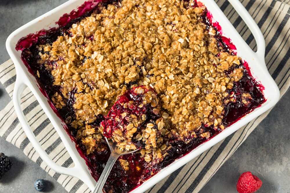 image Crumble aux Fruits Rouges – Un Dessert Léger et Savoureux