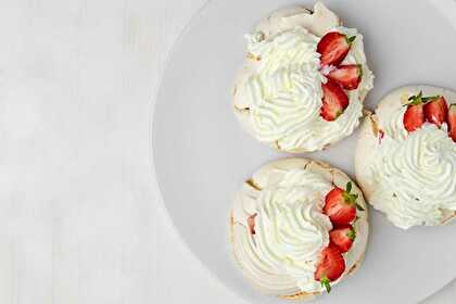 Pavlova Légère aux Fraises pour Quatre Personnes