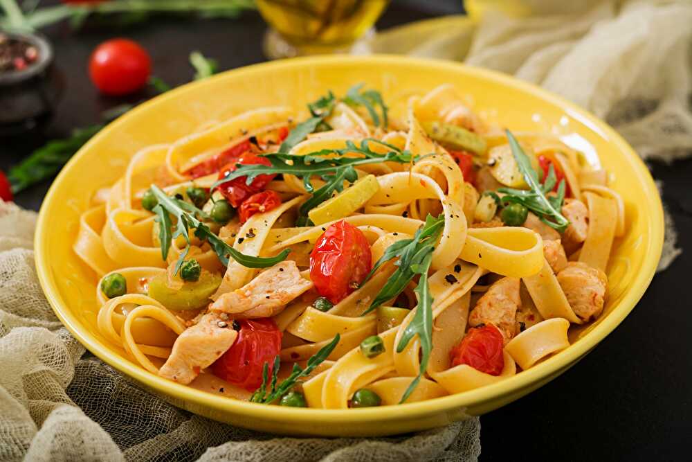 image Tagliatelles au Poulet et Curcuma aux Légumes