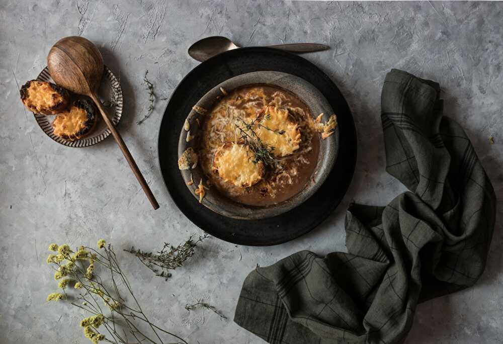 image Soupe Gratinee à l'Oignon et Pommes de Terre avec Chipolata