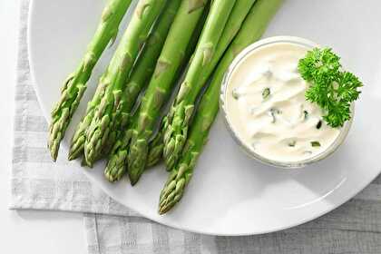 Asperges à la Sauce Mousse de Yaourt et Moutarde