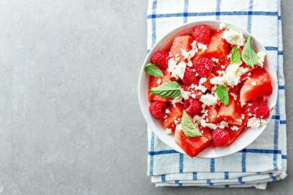 Salade estivale à la pastèque, framboises et feta