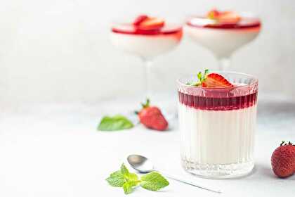 Pannacotta à la Fraise avec Nappage de Confiture