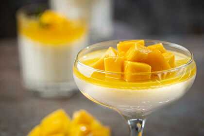 Pannacotta à la Mangue avec Coulis de Mangue