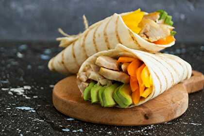 Wrap Gourmand au Poulet et aux Fruits Tropicaux