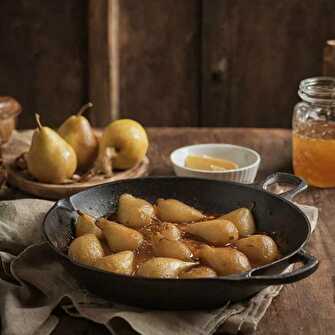 Poires dorées à la cannelle et au miel